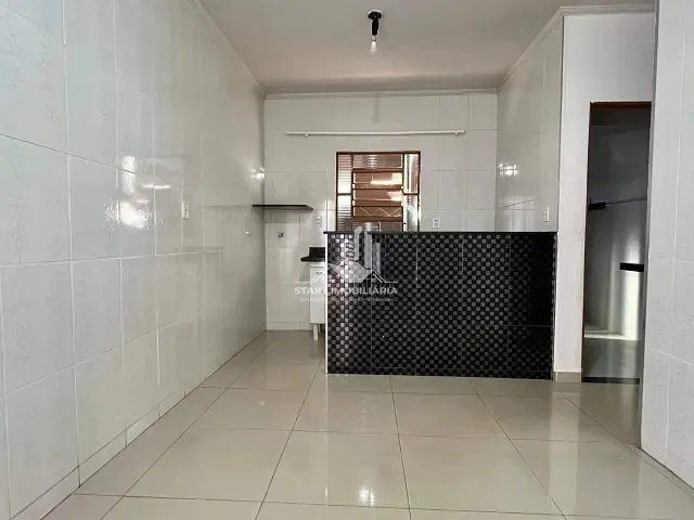 Casa 3 quartos e 1 banheiro, para alugar, no bairro Núcleo Habitacional Paulo Darvi Reguini em Pederneiras
