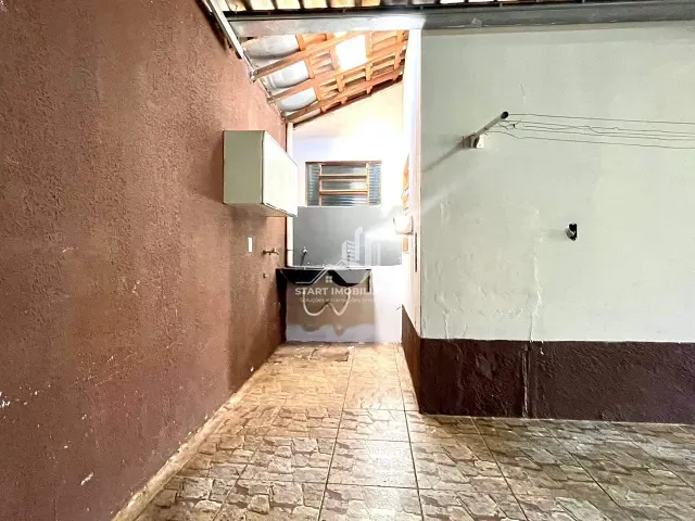 Casa 3 quartos e 1 banheiro, para alugar, no bairro Núcleo Habitacional Paulo Darvi Reguini em Pederneiras