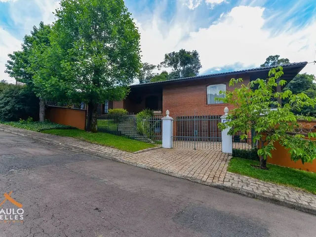Casa 4 quartos e 6 banheiros, à venda, no bairro Cascatinha em Curitiba