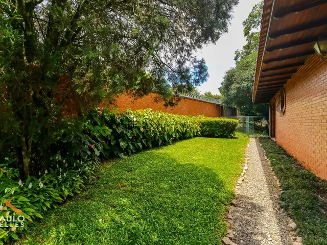Casa 4 quartos e 6 banheiros, à venda, no bairro Cascatinha em Curitiba