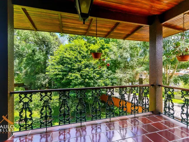 Casa 4 quartos e 6 banheiros, à venda, no bairro Cascatinha em Curitiba
