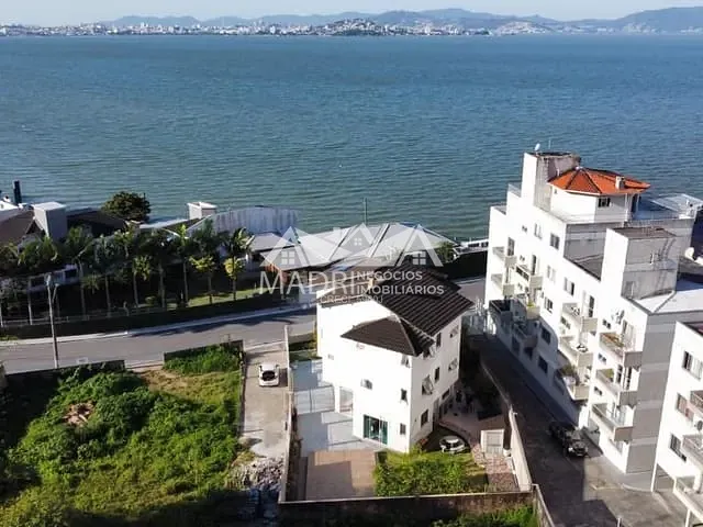 Casa com 621m² 6 quartos e 7 banheiros, à venda, no bairro Ponta de Baixo em São José
