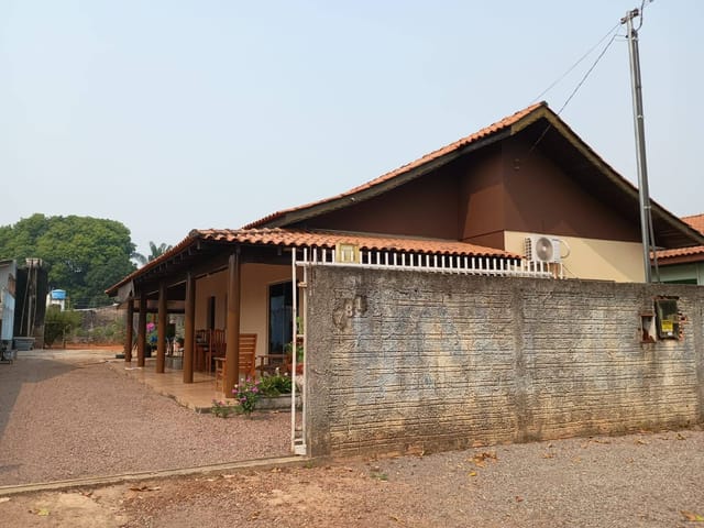 Casa com 675m² 2 quartos e 2 banheiros, à venda, no bairro Jardim Imperial em Sinop