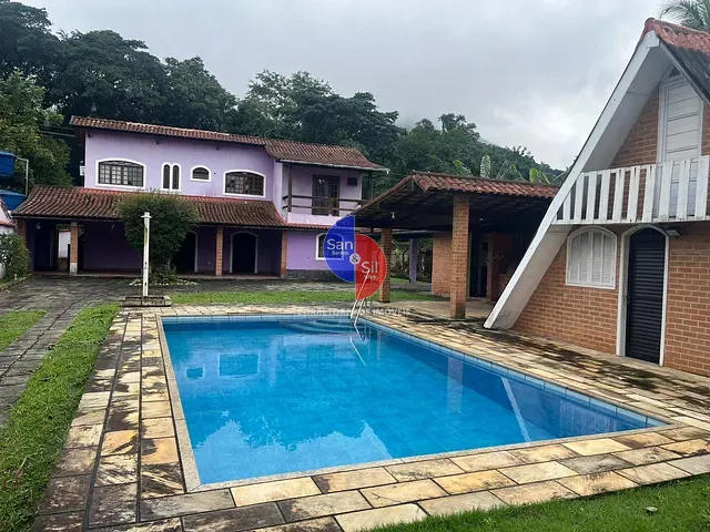 Casa com 880m² 4 quartos e 5 banheiros, à venda, no bairro Caneca Fina em Guapimirim