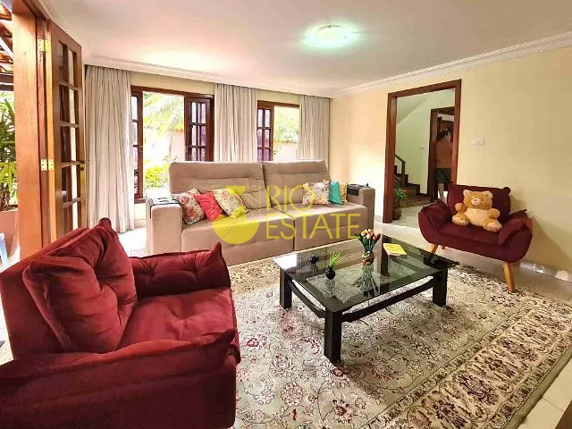 Casa com 350m² 3 quartos e 4 banheiros, à venda, no bairro Jardim Primavera em Volta Redonda