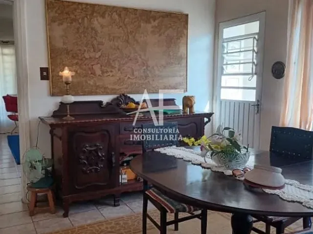 Casa com 250m² 3 quartos e 1 banheiro, à venda, no bairro Jardim Humaitá em Taubaté