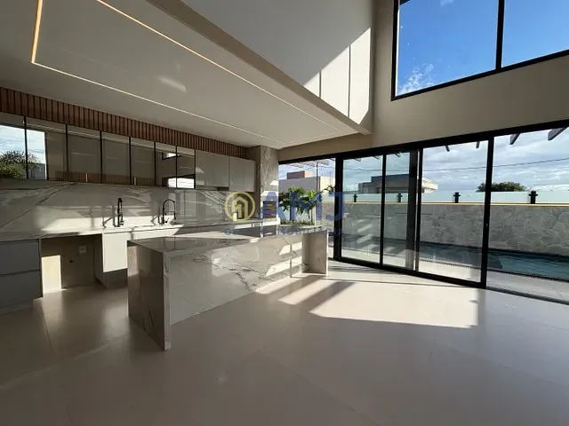 Casa 4 quartos e 5 banheiros, à venda, no bairro Parqville Jacarandá em Aparecida de Goiânia