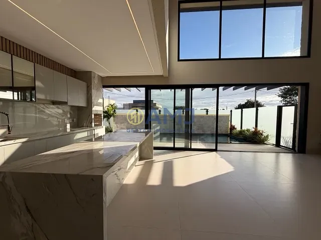 Casa 4 quartos e 5 banheiros, à venda, no bairro Parqville Jacarandá em Aparecida de Goiânia