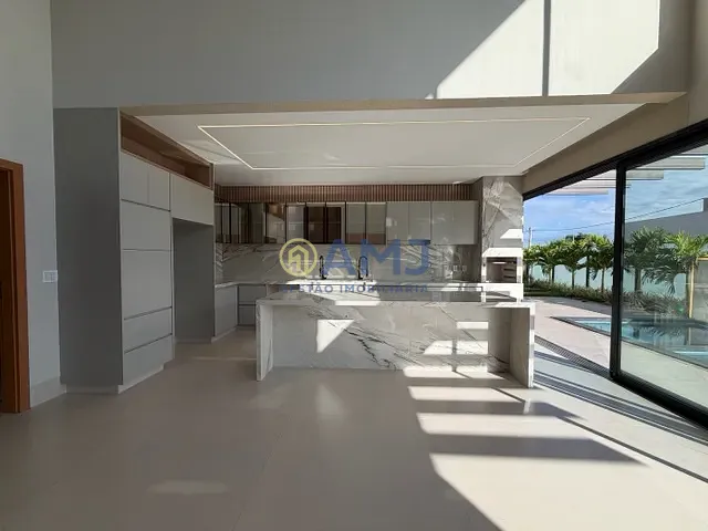 Casa 4 quartos e 5 banheiros, à venda, no bairro Parqville Jacarandá em Aparecida de Goiânia