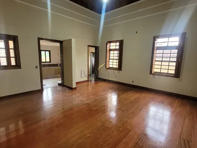 Casa para alugar, no bairro Centro em Piracaia