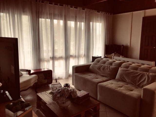 Casa com 480m² 2 quartos e 1 banheiro, à venda, no bairro Mosela em Petrópolis