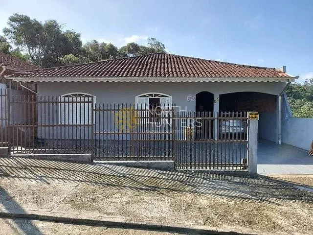 Casa com 520m² 3 quartos e 2 banheiros, à venda, no bairro Santa Catarina em Joinville