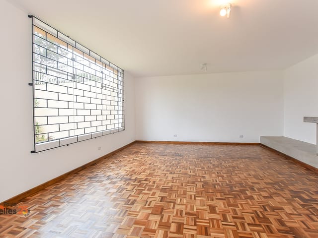 Casa 3 quartos e 4 banheiros, à venda, no bairro São Lourenço em Curitiba