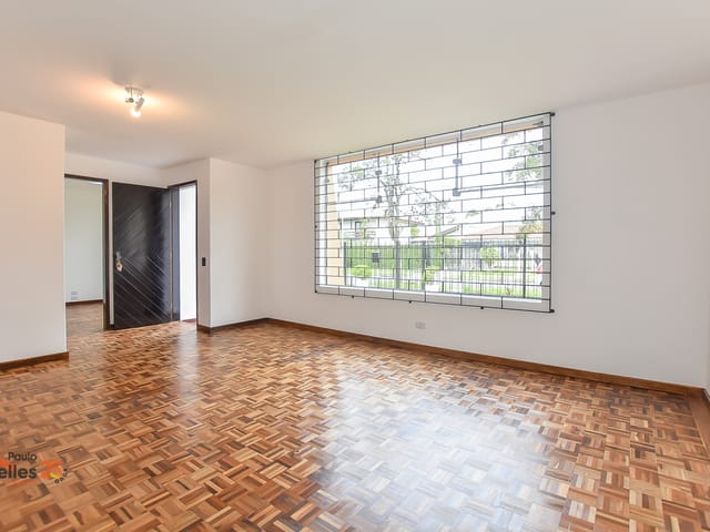 Casa 3 quartos e 4 banheiros, à venda, no bairro São Lourenço em Curitiba