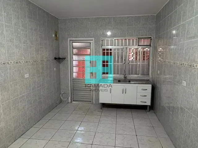 Casa com 30m² 1 quarto e 1 banheiro, para alugar, no bairro Ayrosa em Osasco