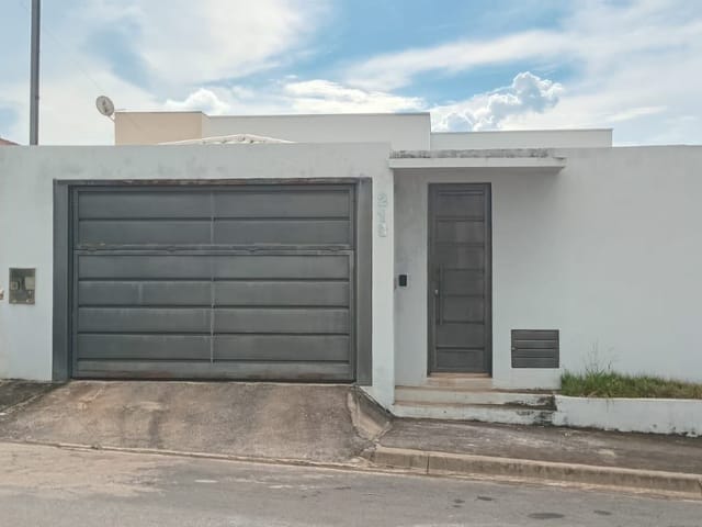 Casa 3 quartos e 1 banheiro, à venda, no bairro Castelo II em Arcos