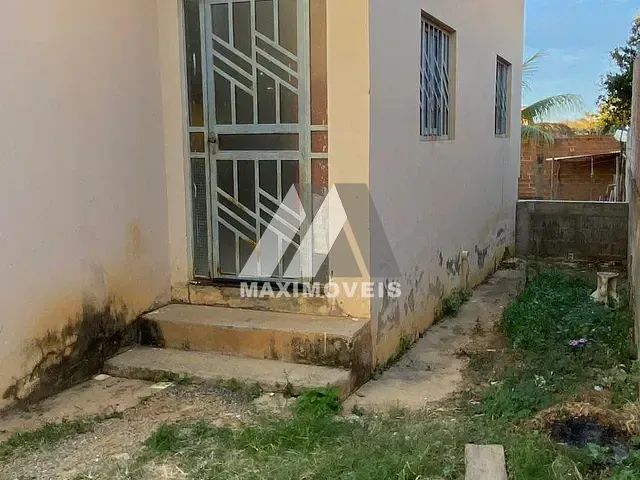 Casa com 360m² 2 quartos e 1 banheiro, à venda, no bairro São Francisco em Araçuaí