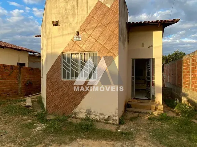Casa com 360m² 2 quartos e 1 banheiro, à venda, no bairro São Francisco em Araçuaí