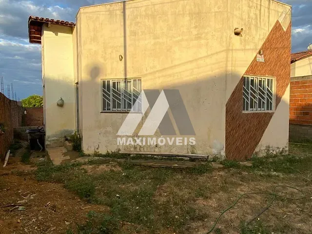 Casa com 360m² 2 quartos e 1 banheiro, à venda, no bairro São Francisco em Araçuaí