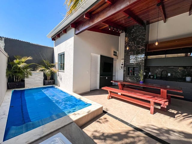 Casa com 227m² 3 quartos e 2 banheiros, à venda, no bairro Jardim das Violetas em Sinop
