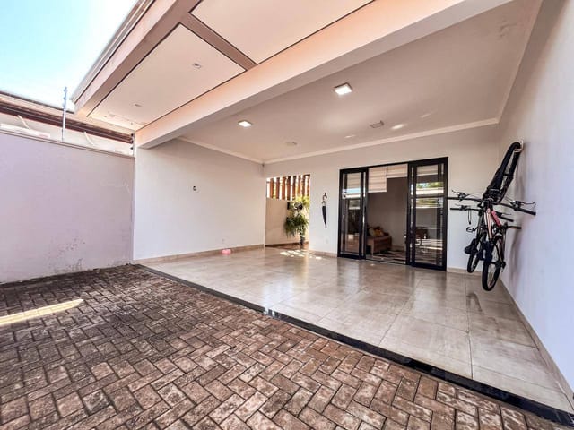 Casa com 227m² 3 quartos e 2 banheiros, à venda, no bairro Jardim das Violetas em Sinop