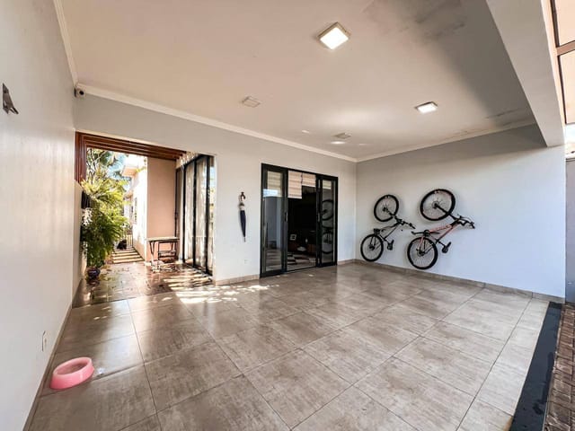 Casa com 227m² 3 quartos e 2 banheiros, à venda, no bairro Jardim das Violetas em Sinop