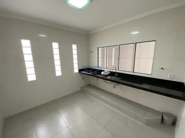 Casa com 250m², à venda ou para alugar, no bairro Jardim Satélite em São José dos Campos