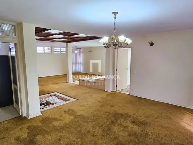 Casa com 479m² 4 quartos e 4 banheiros, à venda ou para alugar, no bairro Centro em Bragança Paulista