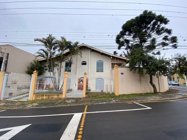 Casa Comercial para Locação, 7 salas e 4 banheiros, Quintal Amplo, 430 m² - Órfãs, Ponta Grossa.