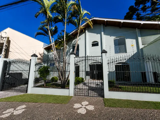 Casa Comercial para Locação, 7 salas e 4 banheiros, Quintal Amplo, 430 m² - Órfãs, Ponta Grossa.