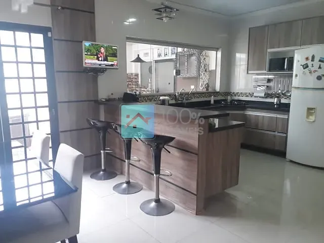Casa com 350m² 4 quartos e 3 banheiros, à venda, no bairro Jardim America em São José dos Campos