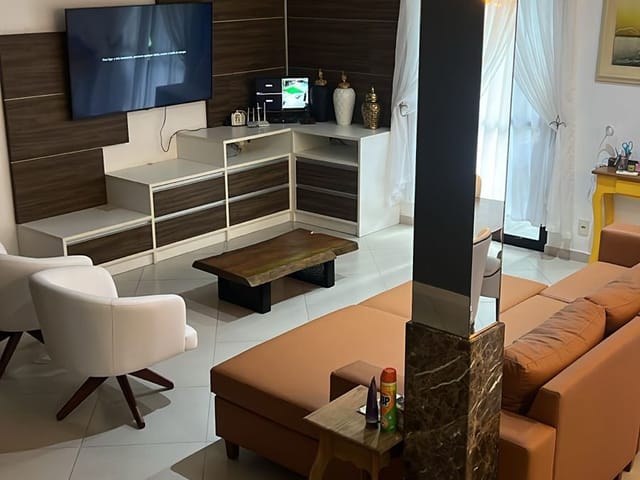 Casa com 600m², à venda, no bairro Balneário Pereque em Porto Belo