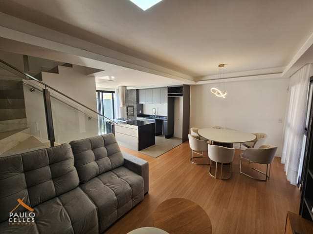 Casa 3 quartos e 3 banheiros, à venda, no bairro Santa Cândida em Curitiba
