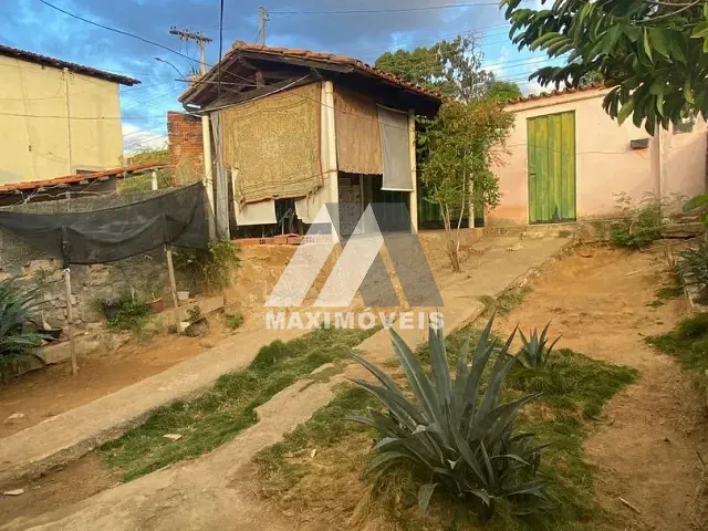 Casa com 225m² 2 quartos e 1 banheiro, à venda, no bairro Santa Tereza em Araçuaí