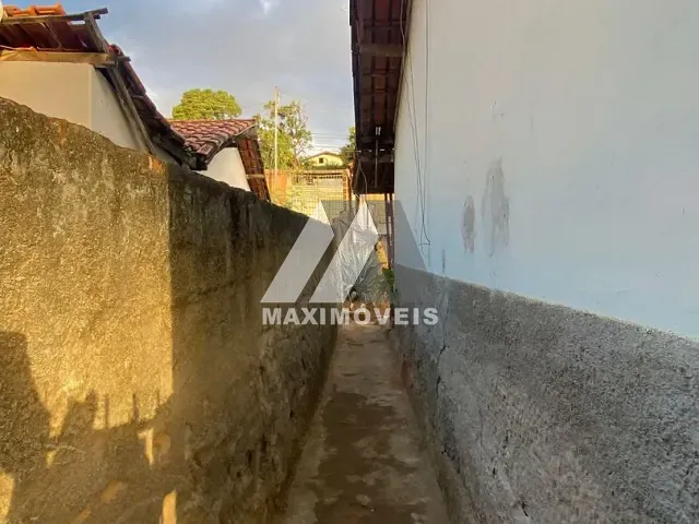 Casa com 225m² 2 quartos e 1 banheiro, à venda, no bairro Santa Tereza em Araçuaí