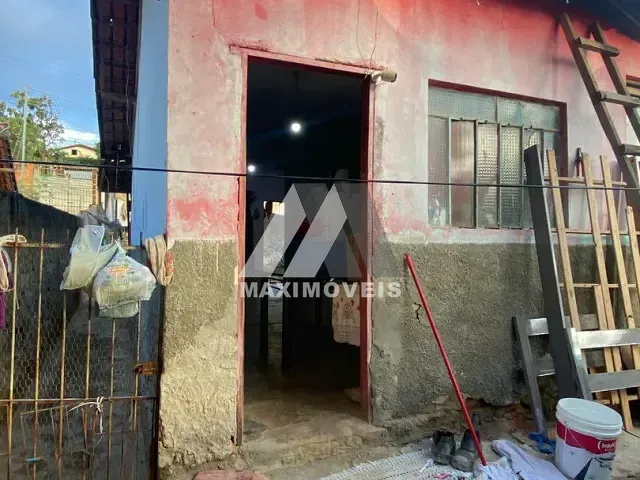 Casa com 225m² 2 quartos e 1 banheiro, à venda, no bairro Santa Tereza em Araçuaí