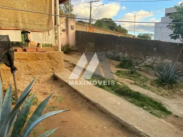 Casa com 225m² 2 quartos e 1 banheiro, à venda, no bairro Santa Tereza em Araçuaí
