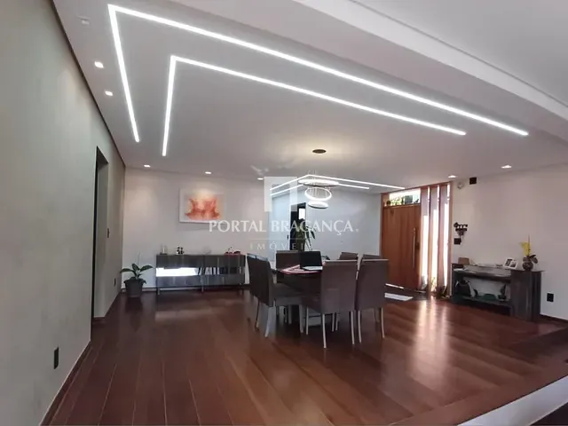 Casa com 1200m² 3 quartos e 4 banheiros, à venda, no bairro Chácaras São Conrado em Bragança Paulista