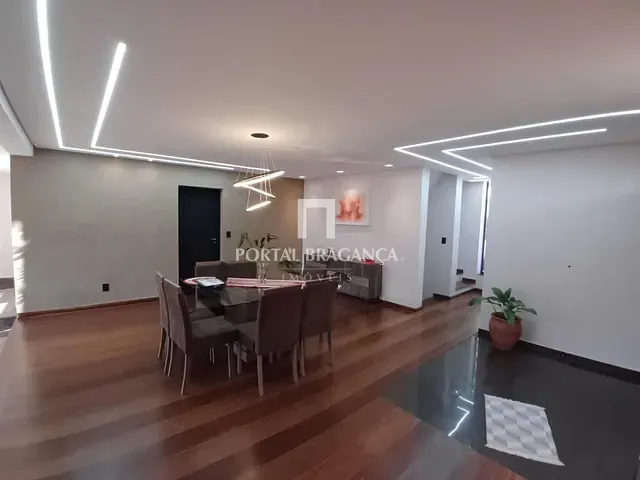 Casa com 1200m² 3 quartos e 4 banheiros, à venda, no bairro Chácaras São Conrado em Bragança Paulista