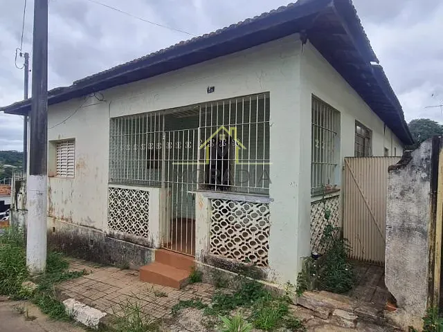 Casa com 200m² 3 quartos e 1 banheiro, à venda, no bairro Vila Meziara em Guaxupé