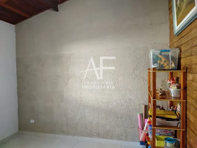 Casa com 250m² 2 quartos e 3 banheiros, à venda, no bairro Parque Senhor do Bonfim em Taubaté