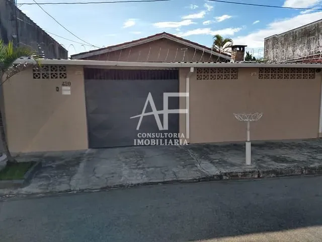 Casa com 250m² 2 quartos e 3 banheiros, à venda, no bairro Parque Senhor do Bonfim em Taubaté