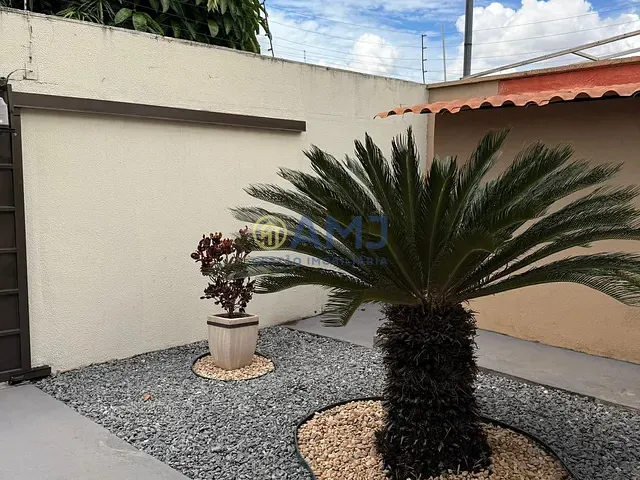 Casa 3 quartos e 2 banheiros, à venda, no bairro Residencial Canadá em Goiânia