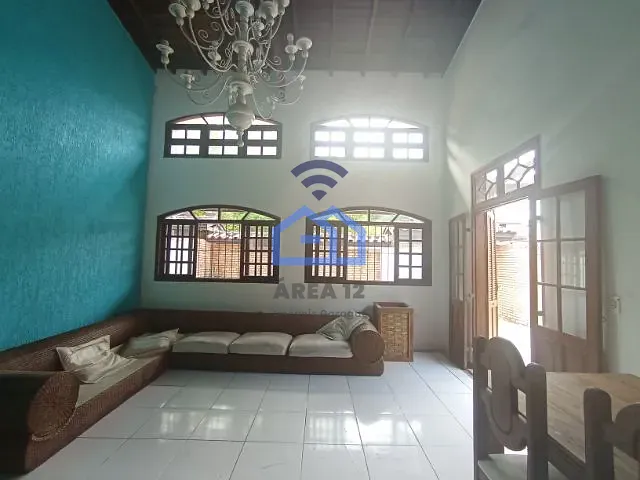 Casa com 303m² 5 quartos e 1 banheiro, à venda, no bairro Cocanha em Caraguatatuba