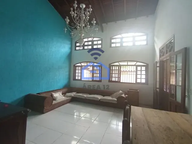 Casa com 303m² 5 quartos e 1 banheiro, à venda, no bairro Cocanha em Caraguatatuba