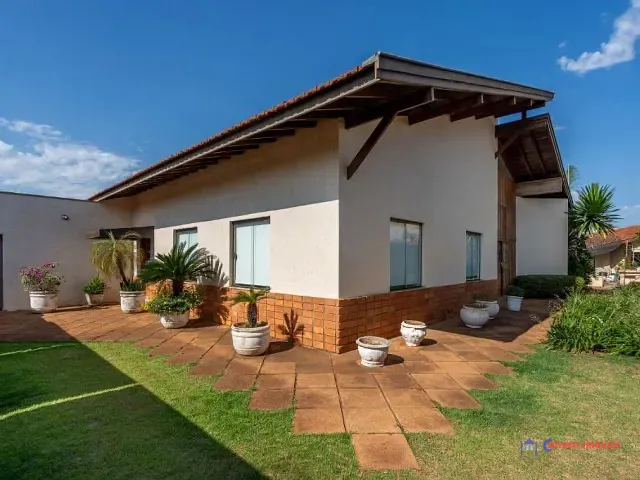 Casa 3 quartos e 7 banheiros, à venda, no bairro Santos Dumont em Três Lagoas