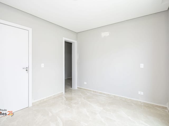 Casa 3 quartos e 3 banheiros, à venda, no bairro Pinheirinho em Curitiba