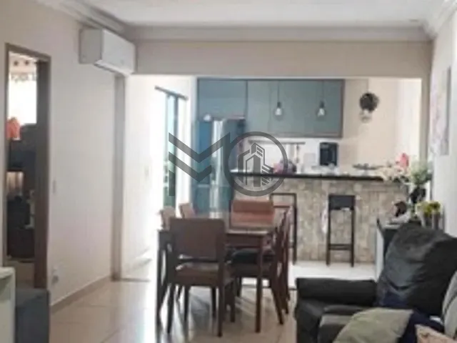 Casa com 200m² 4 quartos e 2 banheiros, à venda, no bairro Jardim Imperial em Cuiabá