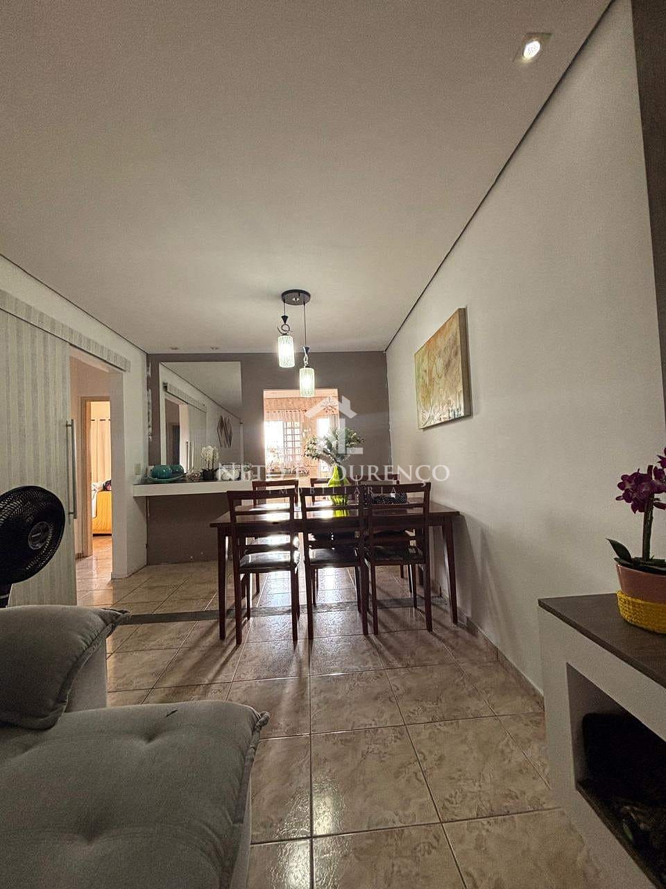 Casa à venda com 2 quartos, 154m² - Foto 1