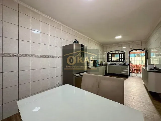 Casa com 270m² 3 quartos e 3 banheiros, à venda, no bairro Vila Figueira em Suzano